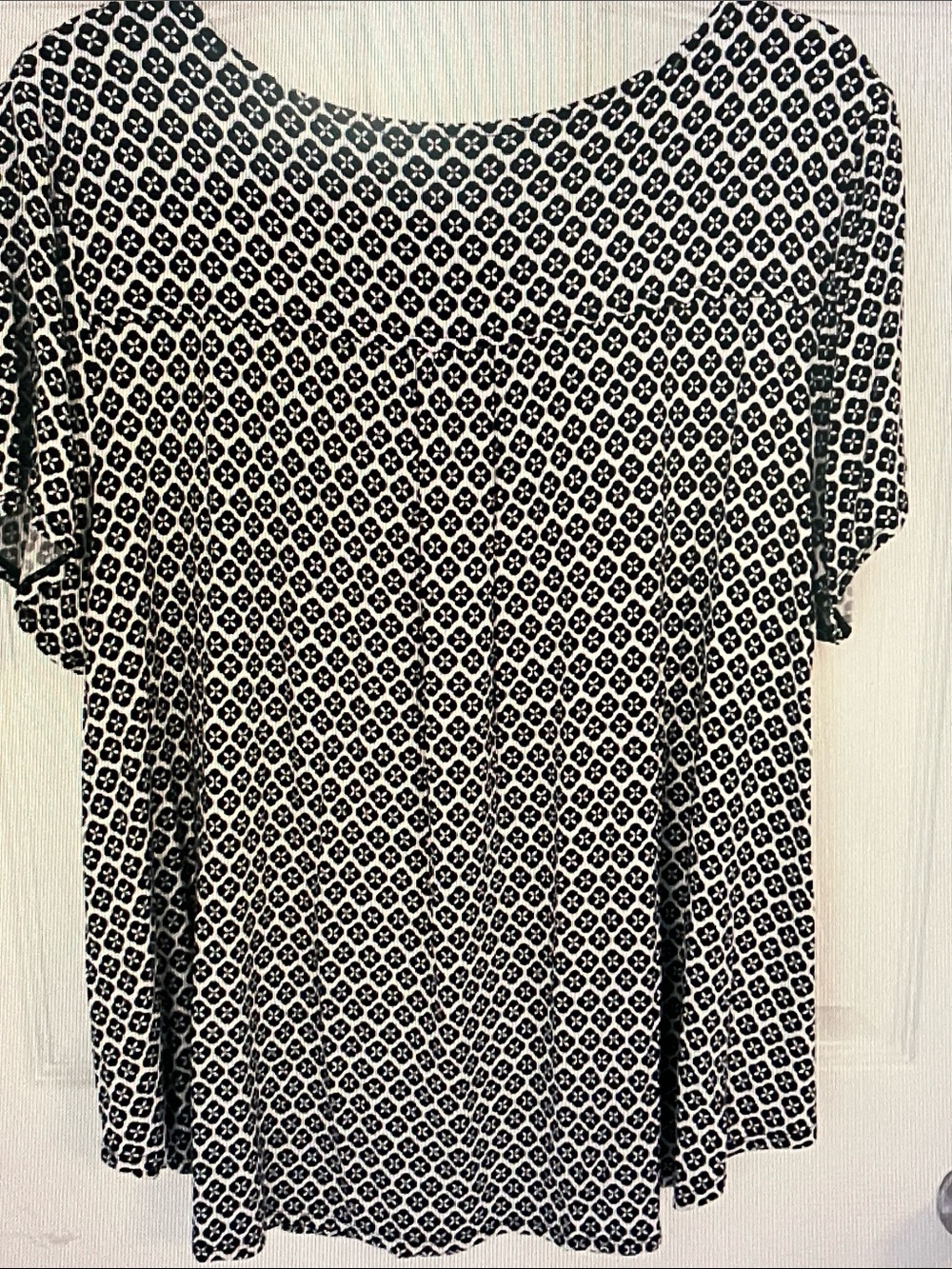 Alfani Black and White Geometric Short-Sleeve Scoop Neck Top - Picture 2 of 3